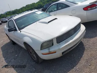 2007 Ford Mustang Deluxe z VIN 1ZVFT80N775312340, wystawiony jako IAAI lot #42391348 z przebiegiem Nie podano mil oraz . Historia ofert i sprzedaży dostępna na DreamBid. Obrazek 1.