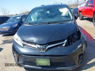 2018 Toyota Sienna LE Auto Access Seat with VIN 5TDKZ3DC3JS926847, listed as a IAAI auction lot 41969008 with 97,189 mi miles. Bid and sale history available at carsss.com. Image 13.