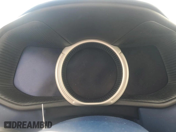 2017 Aston Martin DB11 z VIN SCFRMFAV5HGL02557, wystawiony jako Copart lot #74946544 z przebiegiem Nie podano mil oraz Szkody całkowita. Historia ofert i sprzedaży dostępna na DreamBid. Obrazek 9.