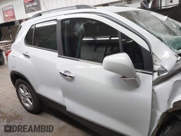 2020 Chevrolet Trax LT with VIN KL7CJPSB6LB005596, listed as a IAAI auction lot 41413980 with 1 mi miles. Bid and sale history available at carsss.com. Image 12.