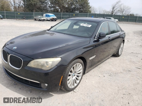 2010 BMW 7 Series 750Li z VIN WBAKB8C52ACY62870, wystawiony jako Copart lot #32775902 z przebiegiem 119 832 mil mil oraz Szkoda całkowita • Salvage title. Historia ofert i sprzedaży dostępna na DreamBid. Obrazek 2.