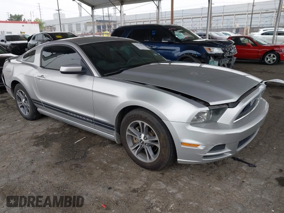 2014 Ford Mustang V6 z VIN 1ZVBP8AM3E5295137, wystawiony jako IAAI lot #42153393 z przebiegiem 154 878 mil mil oraz . Historia ofert i sprzedaży dostępna na DreamBid. Obrazek 1.