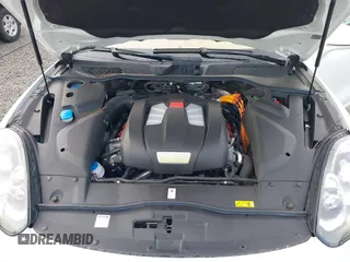 2016 Porsche Cayenne S E-Hybrid z VIN WP1AE2A22GLA17486, wystawiony jako IAAI lot #42229641 z przebiegiem 91 642 mil mil oraz . Historia ofert i sprzedaży dostępna na DreamBid. Obrazek 10.