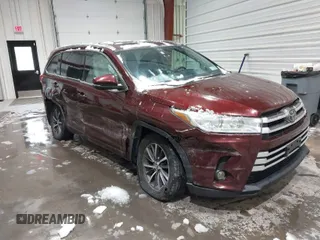 2018 Toyota Highlander SE z VIN 5TDJZRFH9JS898172, wystawiony jako IAAI lot #41603508 z przebiegiem 144 438 mil mil oraz . Historia ofert i sprzedaży dostępna na DreamBid. Obrazek 1.