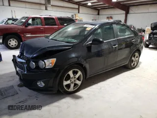 2012 Chevrolet Sonic LTZ z VIN 1G1JE5SH6C4122115, wystawiony jako Copart lot #86532124 z przebiegiem 107 779 mil mil oraz Szkoda całkowita • Salvage title. Historia ofert i sprzedaży dostępna na DreamBid. Obrazek 1.