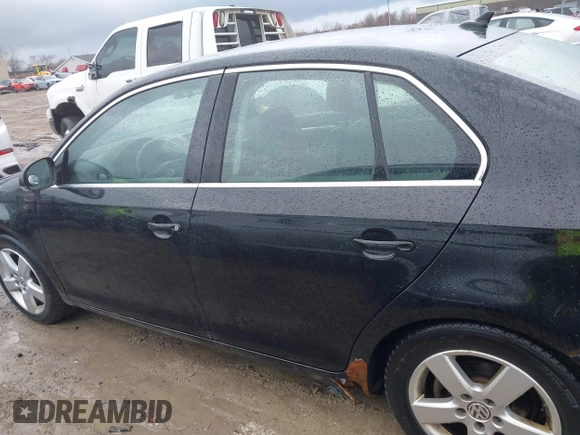 2009 Volkswagen Jetta Sedan SE with VIN 3VWRM71K39M061922, listed as a IAAI auction lot 41833902 with 207,905 mi miles. Bid and sale history available at carsss.com. Image 14.