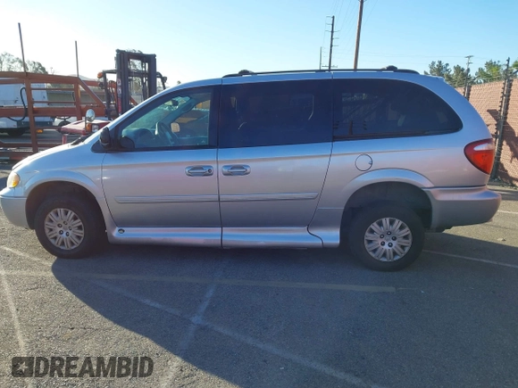 2007 Chrysler Town & Country LWB LX with VIN 2A4GP44R87R352599, listed as a IAAI auction lot 41333800 with 222,417 mi miles. Bid and sale history available at carsss.com. Image 14.
