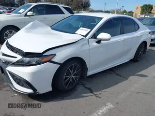 2022 Toyota Camry SE with VIN 4T1G11AKXNU070473, listed as a IAAI auction lot 41937541 with 57,598 mi miles and . Bid and sale history available at DreamBid. Image 19.