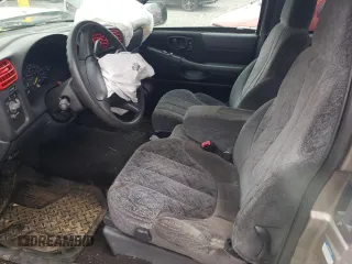 2000 GMC Sonoma SLS with VIN 1GTCS19W2Y8201805, listed as a Copart auction lot 43633925 with 0 mi miles and Salvage Title. Bid and sale history available at carsss.com. Image 7.
