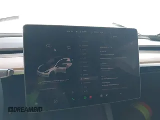 2023 Tesla Model 3 z VIN 5YJ3E1EAXPF606178, wystawiony jako IAAI lot #42543528 z przebiegiem 26 638 mil mil oraz . Historia ofert i sprzedaży dostępna na DreamBid. Obrazek 18.