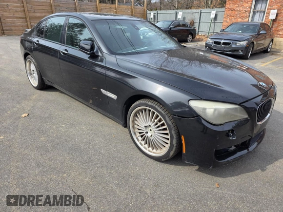 2012 BMW 7 Series 750i z VIN WBAKA8C56CCY3793, wystawiony jako Copart lot #49264245 z przebiegiem 118 295 mil mil oraz Czysty tytuł • Clean title. Historia ofert i sprzedaży dostępna na DreamBid. Obrazek 1.