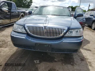2005 Lincoln Town Car Signature Limited z VIN 1LNHM82W55Y647621, wystawiony jako Copart lot #58532875 z przebiegiem 77 336 mil mil oraz Szkoda całkowita • Salvage title. Historia ofert i sprzedaży dostępna na DreamBid. Obrazek 5.
