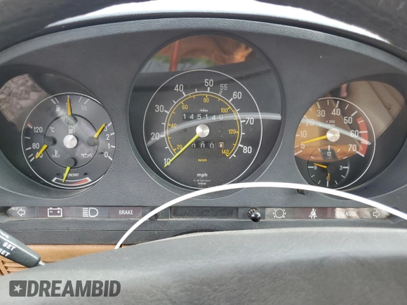 1982 Mercedes-Benz 380 SL z VIN WDBBA45AXCB013425, wystawiony jako Copart lot #74098484 z przebiegiem 145 140 mil mil oraz Szkoda całkowita • Salvage title. Historia ofert i sprzedaży dostępna na DreamBid. Obrazek 9.