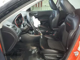 2017 Jeep Compass Trailhawk z VIN 3C4NJDDB4HT640927, wystawiony jako Copart lot #58468415 z przebiegiem 112 583 mil mil oraz Szkoda całkowita • Salvage title. Historia ofert i sprzedaży dostępna na DreamBid. Obrazek 7.