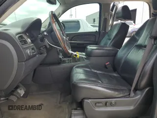 2007 GMC Yukon Denali z VIN 1GKFK63877J243158, wystawiony jako Copart lot #58711035 z przebiegiem 183 537 mil mil oraz Czysty tytuł • Clean title. Historia ofert i sprzedaży dostępna na DreamBid. Obrazek 7.