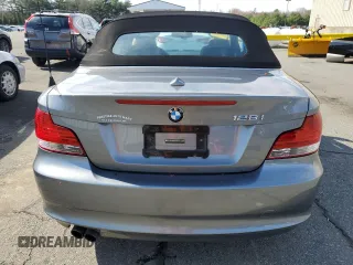 2011 BMW 1 Series 128i z VIN WBAUN1C58BVH83316, wystawiony jako Copart lot #52427935 z przebiegiem 89 781 mil mil oraz Szkoda całkowita • Salvage title. Historia ofert i sprzedaży dostępna na DreamBid. Obrazek 6.