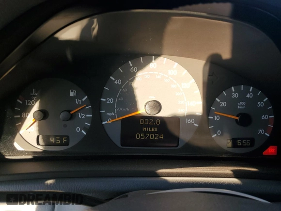 2001 Mercedes-Benz CLK 320/430 z VIN WDBLK70G11T071462, wystawiony jako Copart lot #79171794 z przebiegiem 57 024 mil mil oraz Szkoda całkowita • Salvage title. Historia ofert i sprzedaży dostępna na DreamBid. Obrazek 9.