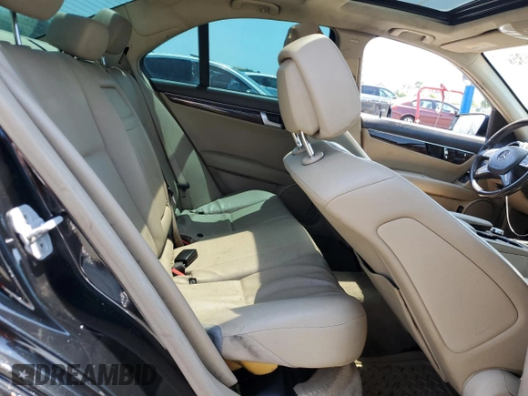2012 Mercedes-Benz C 300 Sport z VIN WDDGF8BB6CA540760, wystawiony jako Copart lot #63679585 z przebiegiem 199 160 mil mil oraz Szkoda całkowita • Salvage title. Historia ofert i sprzedaży dostępna na DreamBid. Obrazek 10.
