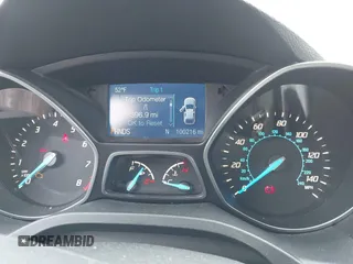 2014 Ford Escape SE z VIN 1FMCU9GX6EUE32418, wystawiony jako IAAI lot #42022304 z przebiegiem 100 216 mil mil oraz . Historia ofert i sprzedaży dostępna na DreamBid. Obrazek 7.