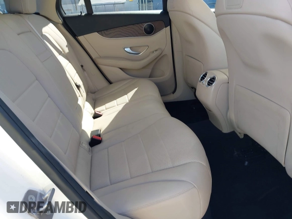2019 Mercedes-Benz GLC 300 z VIN WDC0G4JB9K1000816, wystawiony jako IAAI lot #42257004 z przebiegiem 55 034 mil mil oraz . Historia ofert i sprzedaży dostępna na DreamBid. Obrazek 8.