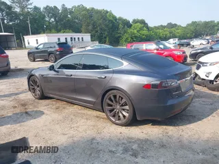 2017 Tesla Model S 60 с VIN 5YJSA1E19HF187782, выставлен на аукционе IAAI как лот 42394814 с пробегом 80 302 миль миль и . История ставок и продаж доступна на DreamBid. Изображение 3.