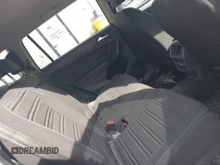 2022 Volkswagen Tiguan S z VIN 3VV0B7AX2NM097402, wystawiony jako IAAI lot #41845707 z przebiegiem 38 668 mil mil oraz . Historia ofert i sprzedaży dostępna na DreamBid. Obrazek 8.