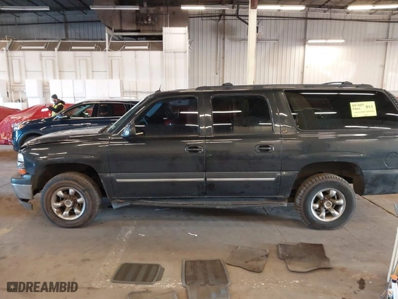 2004 Chevrolet Suburban LT with VIN 1GNFK16Z64J268977, listed as a IAAI auction lot 41573029 with NaN miles. Bid and sale history available at carsss.com. Image 14.