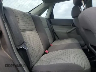 2007 Ford Focus S z VIN 1FAFP34N67W111209, wystawiony jako Copart lot #52708405 z przebiegiem 100 538 mil mil oraz Czysty tytuł • Clean title. Historia ofert i sprzedaży dostępna na DreamBid. Obrazek 10.