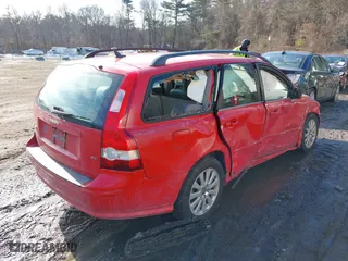 2005 Volvo V50 with VIN YV1MW390652058916, listed as a IAAI auction lot 41444072 with 154,576 mi miles. Bid and sale history available at carsss.com. Image 4.