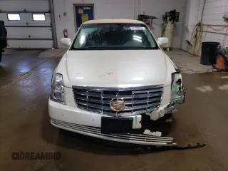 2008 Cadillac DTS 1SA z VIN 1G6KD57YX8U180665, wystawiony jako Copart lot #52109515 z przebiegiem 119 138 mil mil oraz Szkody całkowita. Historia ofert i sprzedaży dostępna na DreamBid. Obrazek 5.