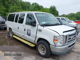2012 Ford Econoline Passenger XL z VIN 1FBNE3BL6CDA29519, wystawiony jako IAAI lot #42313833 z przebiegiem 156 131 mil mil oraz . Historia ofert i sprzedaży dostępna na DreamBid. Obrazek 1.