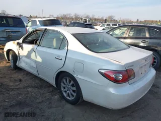 2004 Lexus ES 330 with VIN JTHBA30G445005553, listed as a IAAI auction lot 41285202 with 110,392 mi miles. Bid and sale history available at carsss.com. Image 3.