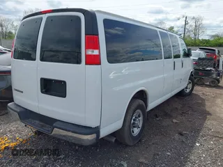 2020 Chevrolet Express Passenger LT z VIN 1GAZGPFG0L1243105, wystawiony jako IAAI lot #42086334 z przebiegiem 79 370 mil mil oraz . Historia ofert i sprzedaży dostępna na DreamBid. Obrazek 4.