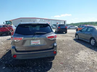 2014 Toyota Highlander Limited z VIN 5TDYKRFH3ES022092, wystawiony jako IAAI lot #42254174 z przebiegiem 178 467 mil mil oraz . Historia ofert i sprzedaży dostępna na DreamBid. Obrazek 17.
