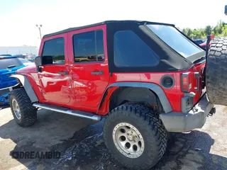 2008 Jeep Wrangler Unlimited X z VIN 1J4GA39198L652015, wystawiony jako IAAI lot #42062691 z przebiegiem 127 804 mil mil oraz . Historia ofert i sprzedaży dostępna na DreamBid. Obrazek 14.