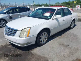 2006 Cadillac DTS 1SD z VIN 1G6KD57Y06U208812, wystawiony jako IAAI lot #42233924 z przebiegiem 120 244 mil mil oraz . Historia ofert i sprzedaży dostępna na DreamBid. Obrazek 2.