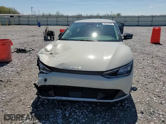 2024 Kia EV6 Light Long Range z VIN KNDC34LAXR5218298, wystawiony jako Copart lot #50439705 z przebiegiem 8 036 mil mil oraz Szkoda całkowita • Salvage title. Historia ofert i sprzedaży dostępna na DreamBid. Obrazek 11.
