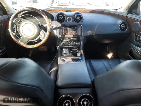 2013 Jaguar XJ z VIN SAJWJ1CD0D8V53753, wystawiony jako Copart lot #45155755 z przebiegiem 53 524 mil mil oraz Szkoda całkowita • Salvage title. Historia ofert i sprzedaży dostępna na DreamBid. Obrazek 8.
