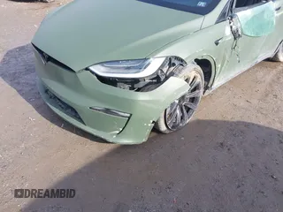 2022 Tesla Model X Plaid z VIN 7SAXCBE6XNF358023, wystawiony jako IAAI lot #41683857 z przebiegiem 42 821 mil mil oraz . Historia ofert i sprzedaży dostępna na DreamBid. Obrazek 22.