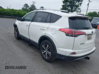 2018 Toyota RAV4 XLE z VIN JTMWFREV2JJ739366, wystawiony jako IAAI lot #42270427 z przebiegiem 112 558 mil mil oraz . Historia ofert i sprzedaży dostępna na DreamBid. Obrazek 3.