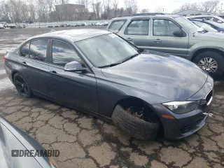 2013 BMW 3 Series 320i xDrive с VIN WBA3C3C59DF982009, выставлен на аукционе Copart как лот 51833065 с пробегом 191 573 миль миль и Чистый • Clean title. История ставок и продаж доступна на DreamBid. Изображение 4.