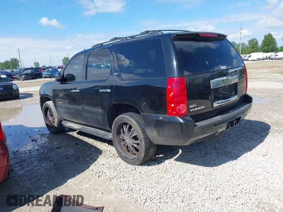 2011 GMC Yukon SLT z VIN 1GKS2CE02BR345370, wystawiony jako IAAI lot #42338653 z przebiegiem 225 000 mil mil oraz . Historia ofert i sprzedaży dostępna na DreamBid. Obrazek 3.