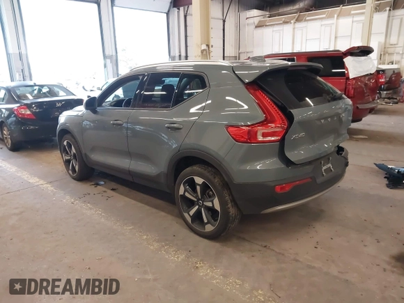 2021 Volvo XC40 Momentum z VIN YV4162UK3M2416447, wystawiony jako IAAI lot #41923981 z przebiegiem 28 654 mil mil oraz . Historia ofert i sprzedaży dostępna na DreamBid. Obrazek 3.