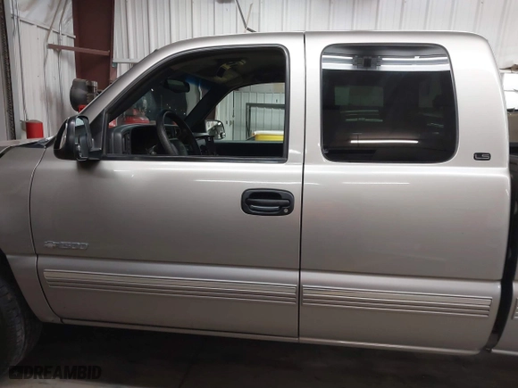 2000 Chevrolet Silverado 1500 LT with VIN 1GCEK19T4YE162277, listed as a IAAI auction lot 41777032 with 235,337 mi miles. Bid and sale history available at carsss.com. Image 14.