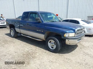 2000 Dodge 1500 z VIN 3B7HC13Y9YG100624, wystawiony jako IAAI lot #42375679 z przebiegiem 234 353 mil mil oraz . Historia ofert i sprzedaży dostępna na DreamBid. Obrazek 1.