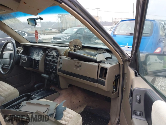 1995 Jeep Grand Cherokee Laredo with VIN 1J4GZ58S4SC555309, listed as a IAAI auction lot 41600141 with 130,493 mi miles. Bid and sale history available at carsss.com. Image 5.