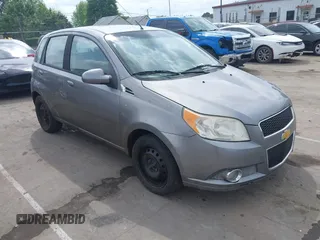 2011 Chevrolet Aveo 2LT z VIN KL1TG6DE7BB172574, wystawiony jako IAAI lot #42136995 z przebiegiem 167 649 mil mil oraz . Historia ofert i sprzedaży dostępna na DreamBid. Obrazek 1.