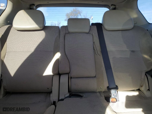 2010 Mitsubishi Outlander XLS with VIN JA4JT4AX2AZ003648, listed as a Copart auction lot 80018994 with 135,872 mi miles and Salvage Title. Bid and sale history available at carsss.com. Image 10.