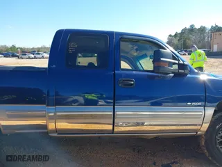 2000 Chevrolet Silverado 1500 LS with VIN 2GCEK19TXY1220801, listed as a IAAI auction lot 41812144 with 206,128 mi miles. Bid and sale history available at carsss.com. Image 13.