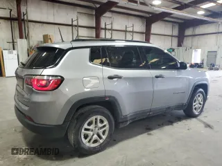 2018 Jeep Compass Sport z VIN 3C4NJCAB7JT240638, wystawiony jako Copart lot #58987085 z przebiegiem 70 310 mil mil oraz Szkoda całkowita • Salvage title. Historia ofert i sprzedaży dostępna na DreamBid. Obrazek 3.